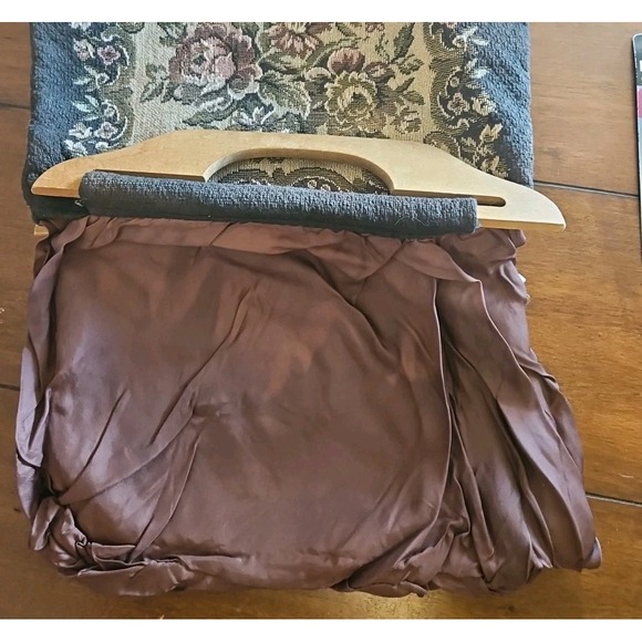 Vintage SELIGMAN New York Tapestry Tote Purse Floral Wood Handles - Picture 10 of 13